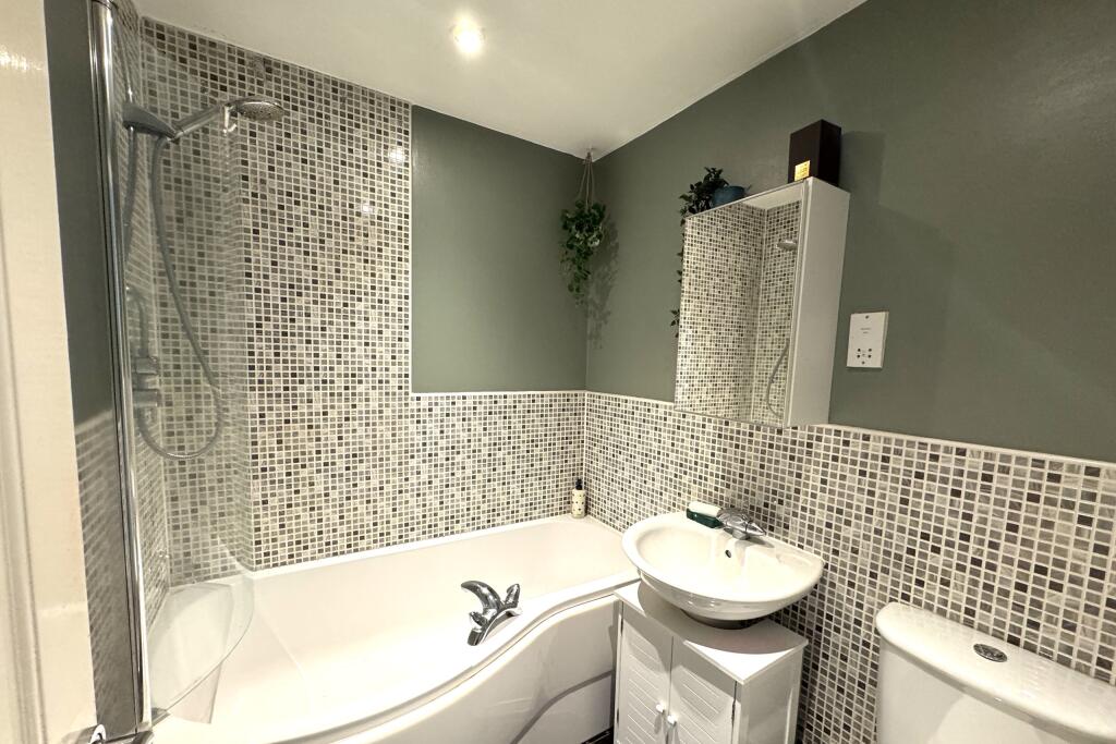 Main bathroom