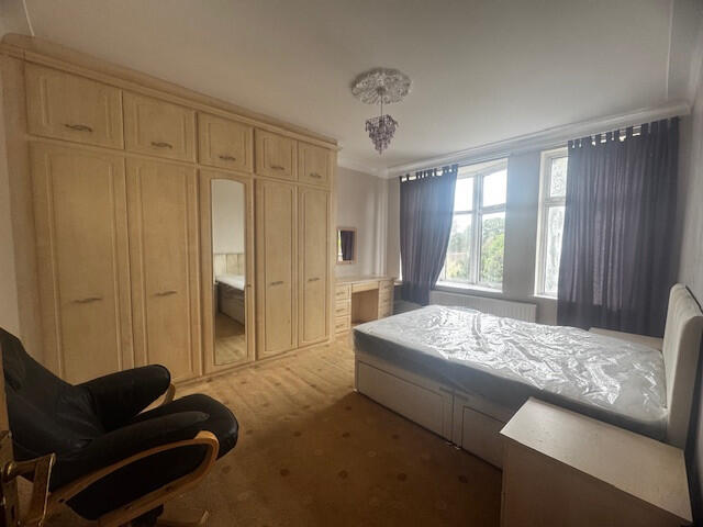 2 Bed Flat In House Share, Park Avenue, Ilford, Essex, IG1