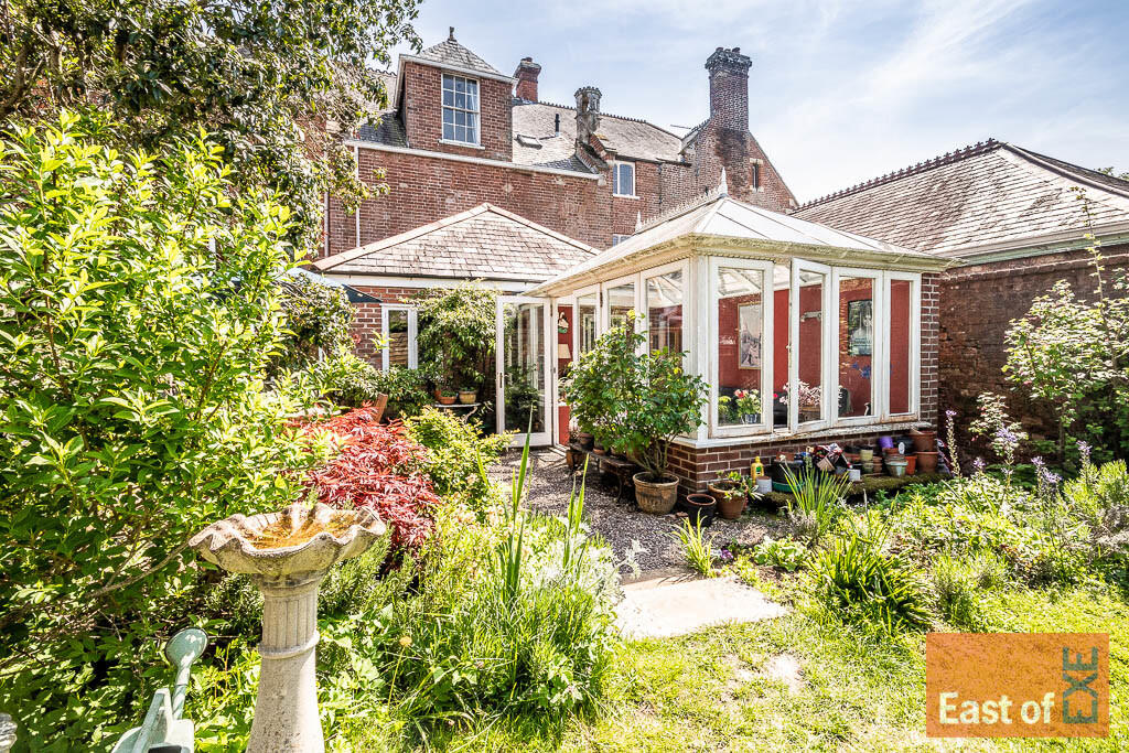 Victoria House - ...