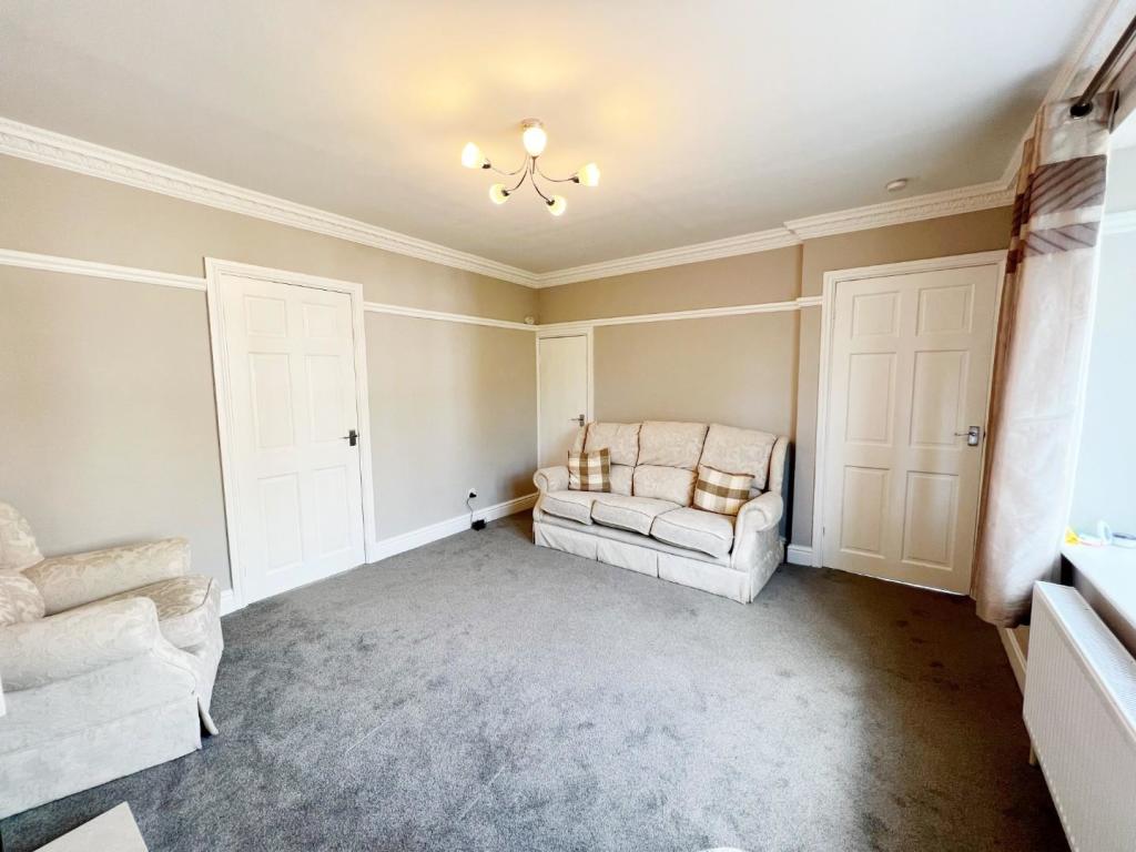 Lounge 4.jpg