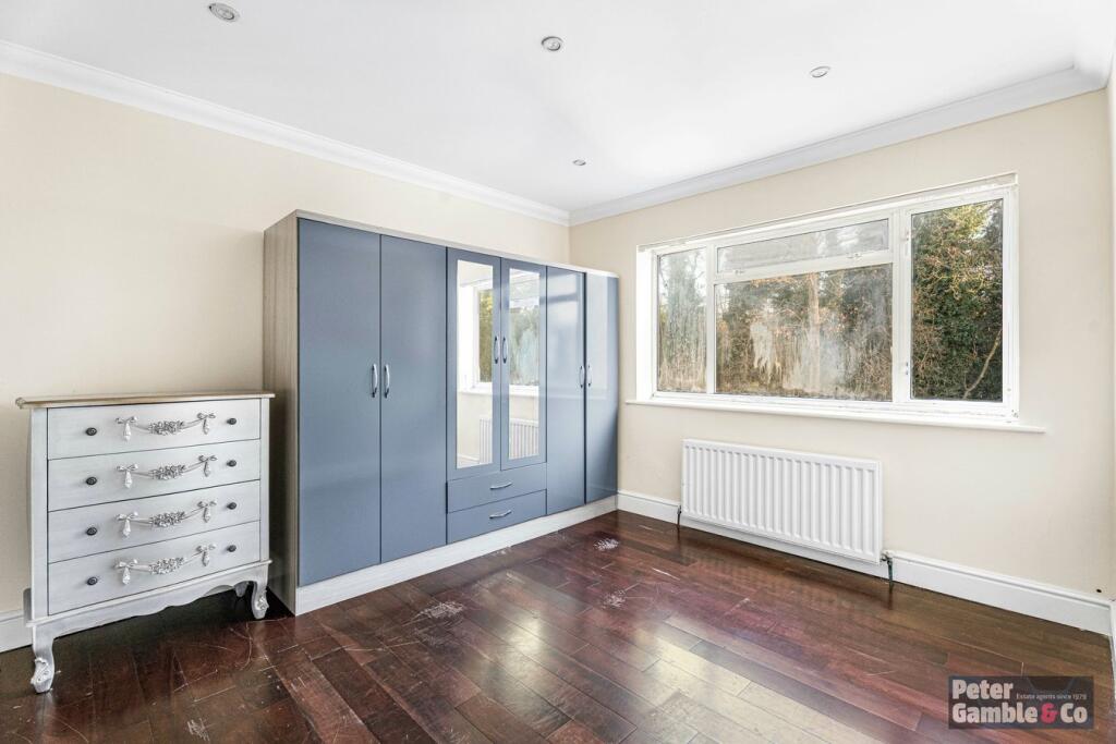 Cleveley Crescent, London, W5
