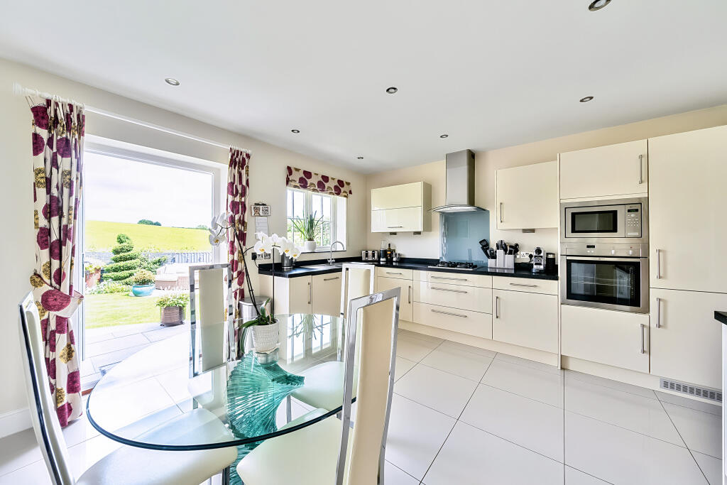 Kitchen/Breakfast Room