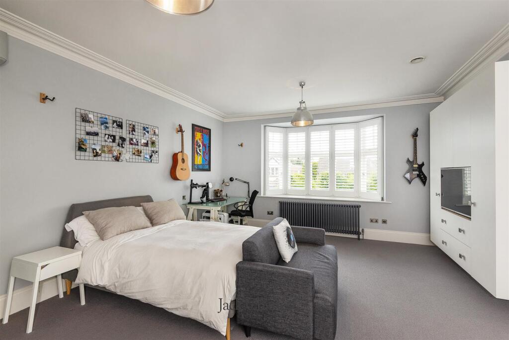 5 Yardley Park Rd, TN9 1NE 014.jpg