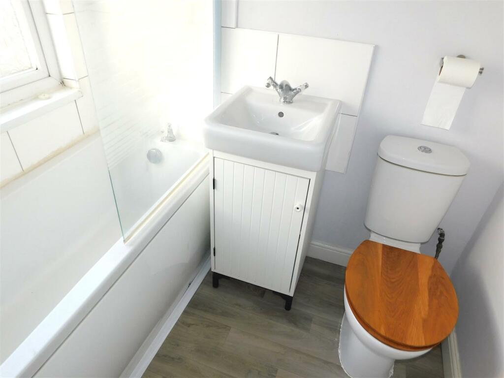 Bathroom.JPG