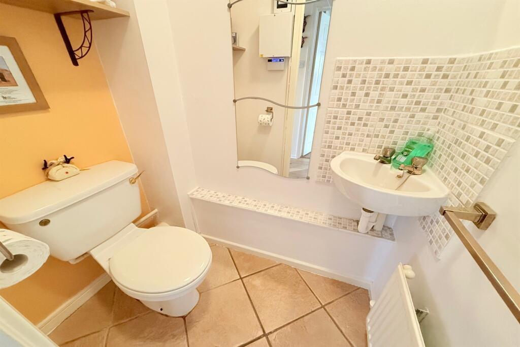 Downstairs WC/Cloakr