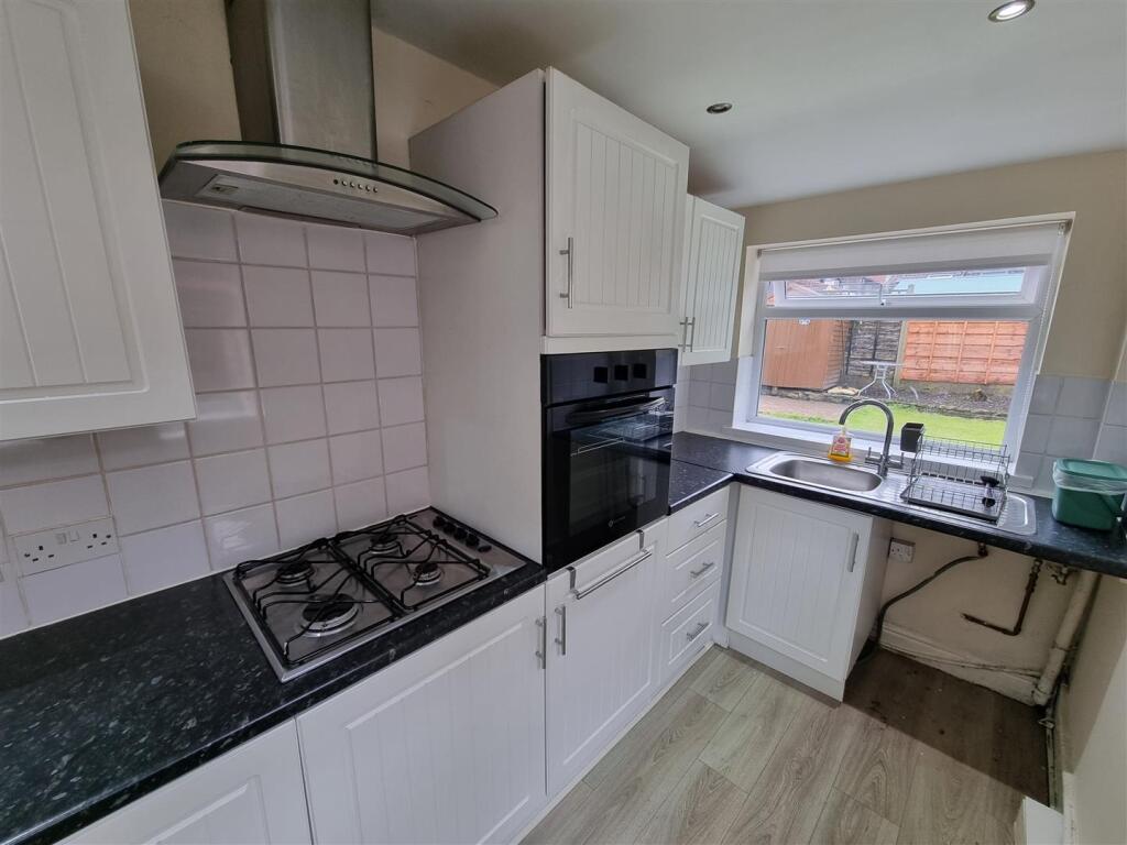 Kitchen: