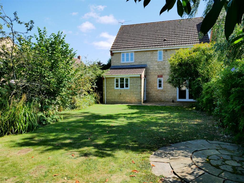 LARGE REAR GARDEN