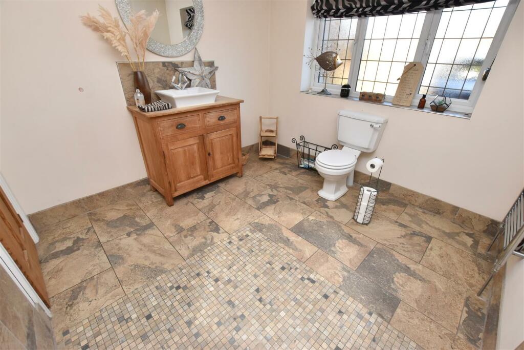 SHOWER ROOM