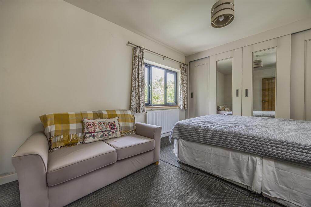 2 Firpiece, Forestside Road, Rowland¿s Castle-Port