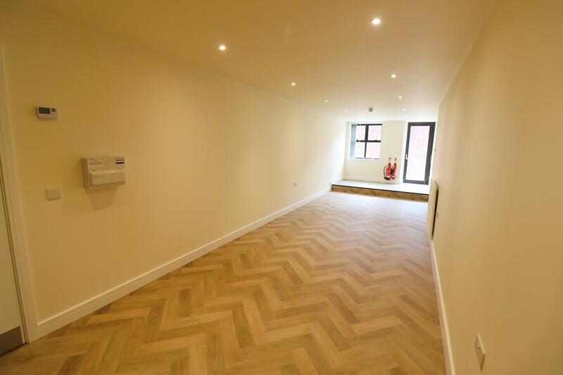 Communal Kitchen &amp; Living Area (3)