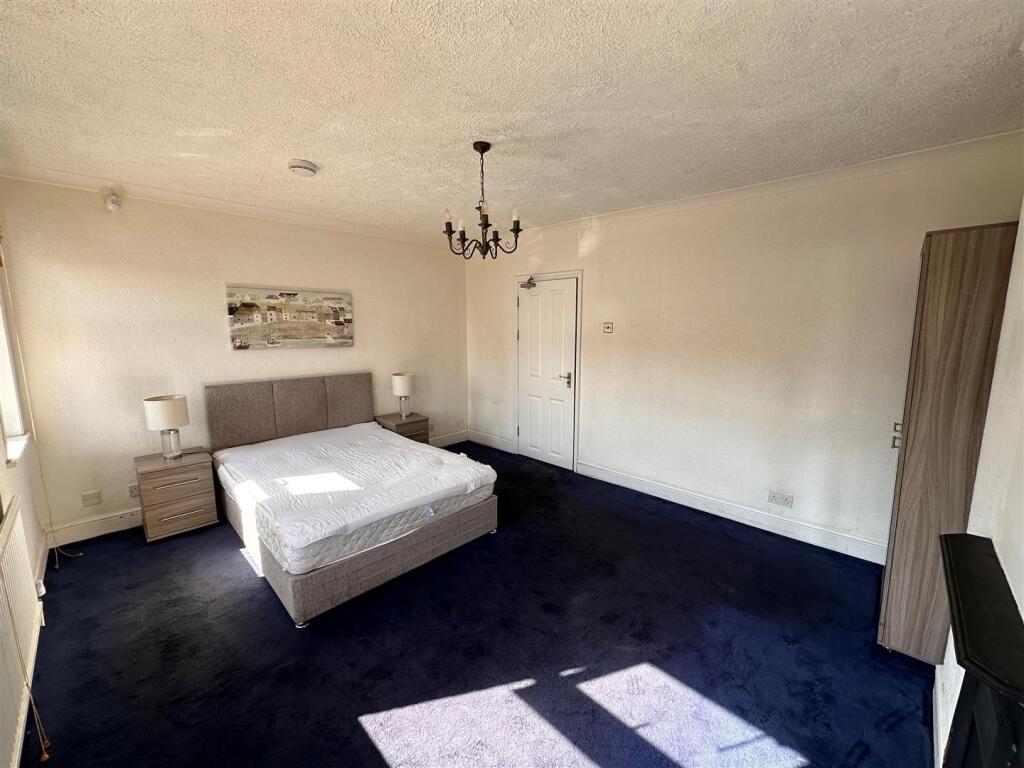 room 5 (2).jpg