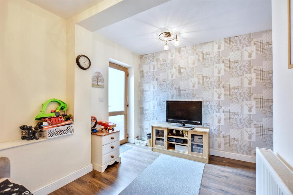 Sitting Room_1.jpeg