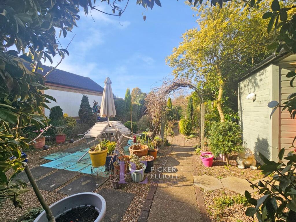 Large Landscaped Garden