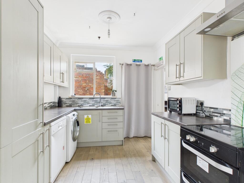 CAM02313G0-PR0089-STILL004