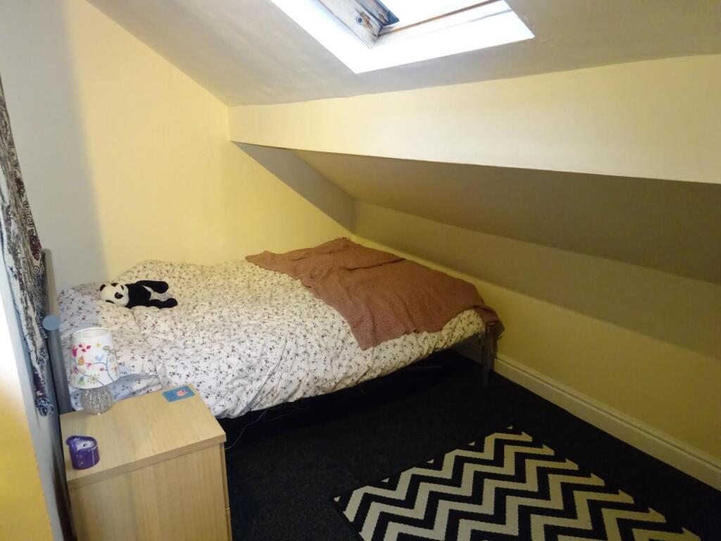 Bed3.jpg