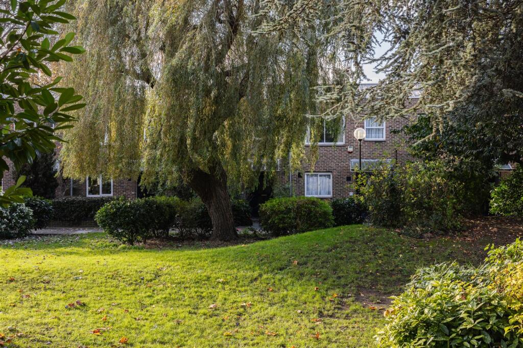 Christchurch Square E9
