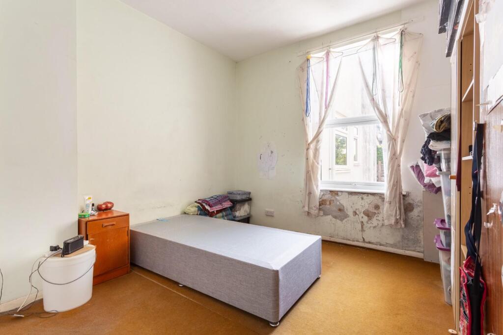 bedroom (2).jpg