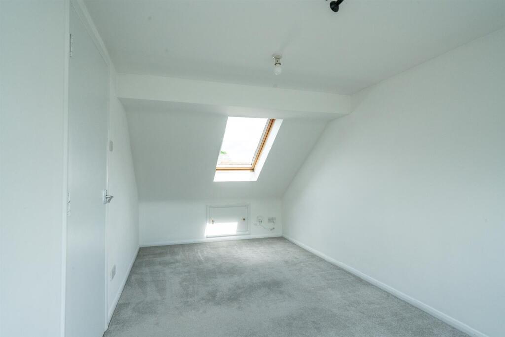 30-Pondfield-Crescent-1026.jpg