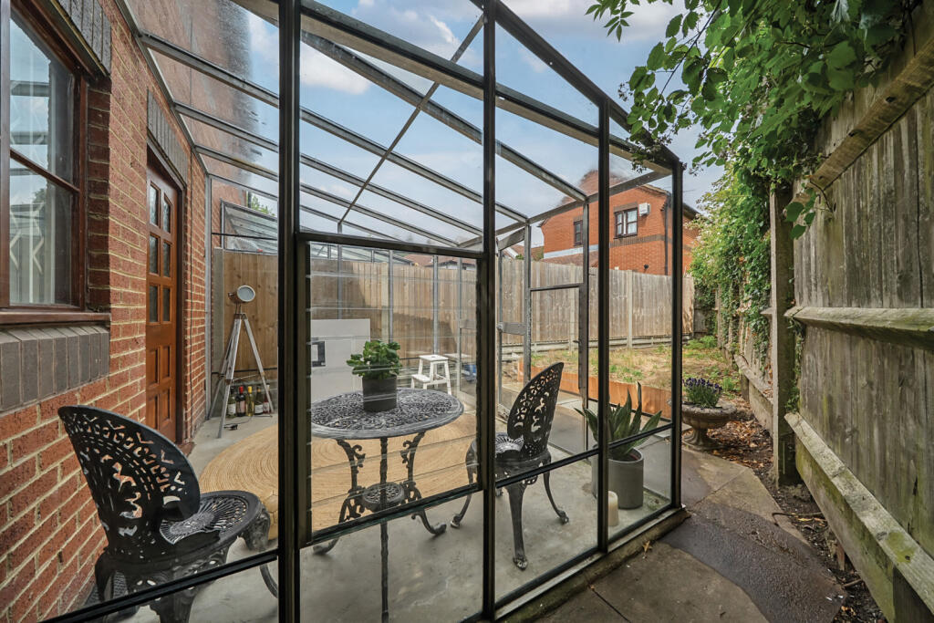 1310049-4-684ad22...