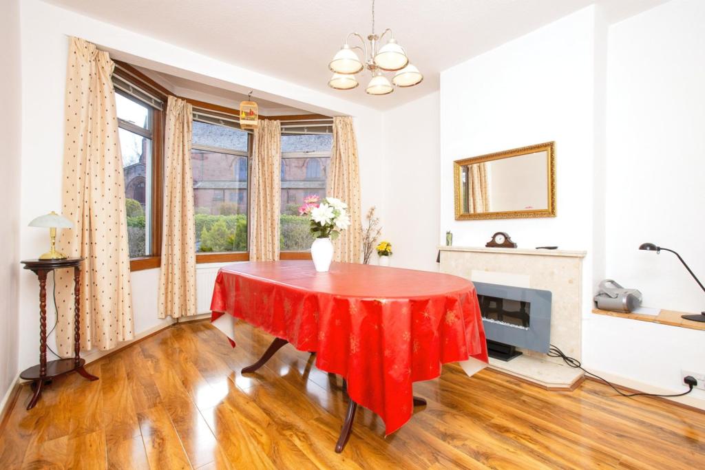 Dining Room/Bedroom
