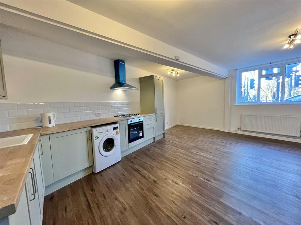 Open Plan Living Room &amp; Kitchen