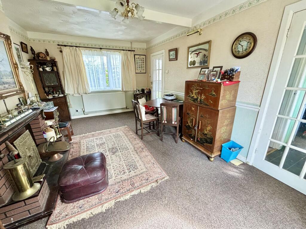 Lounge/Dining Room