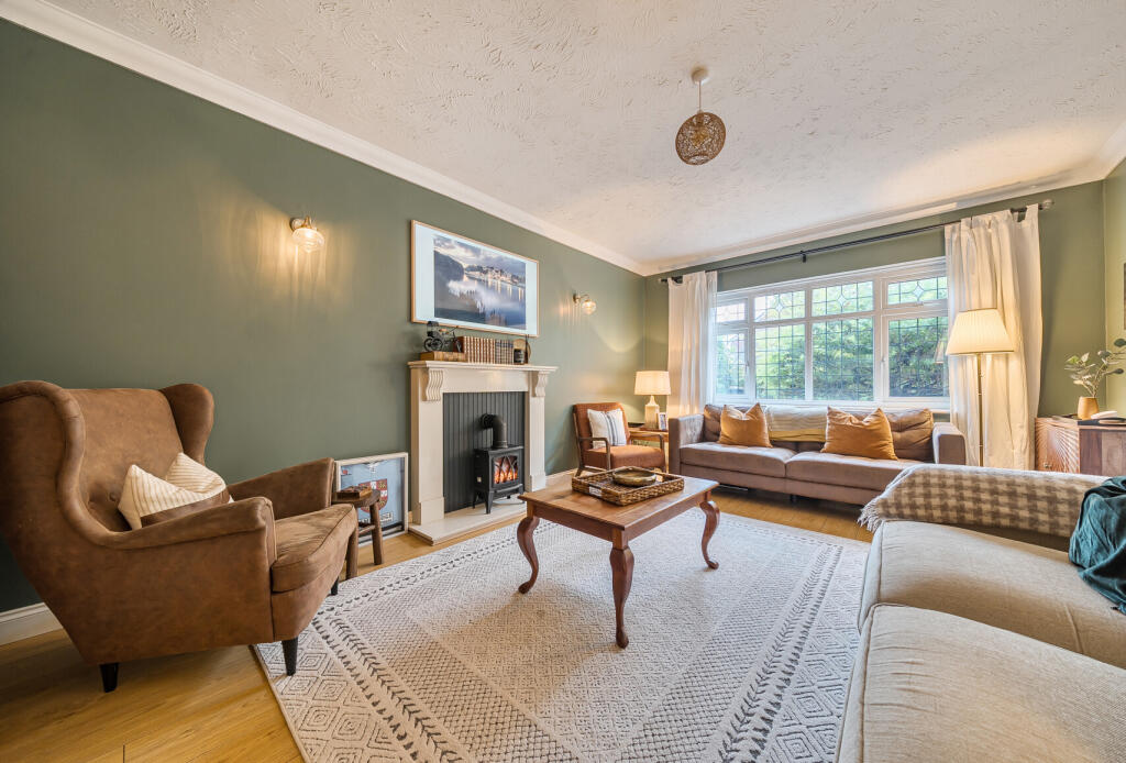 1372365-7-68fa42f...