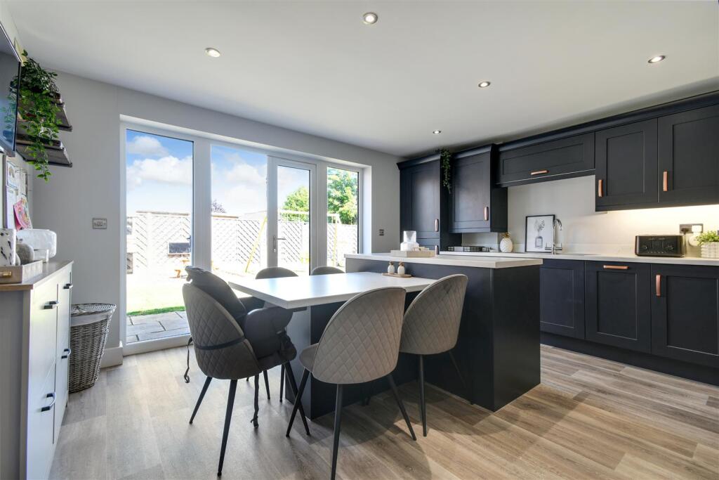 Kitchen breakfast room