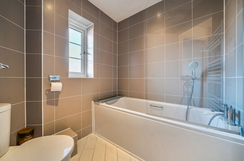 1376875-11-692073...