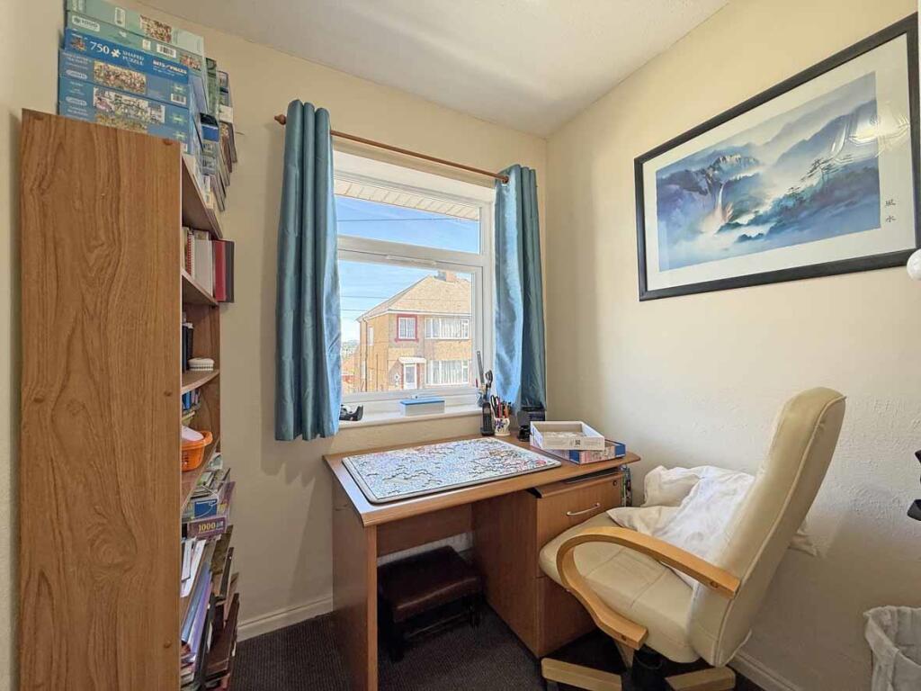 Lester Close 10 Bed 3.jpg