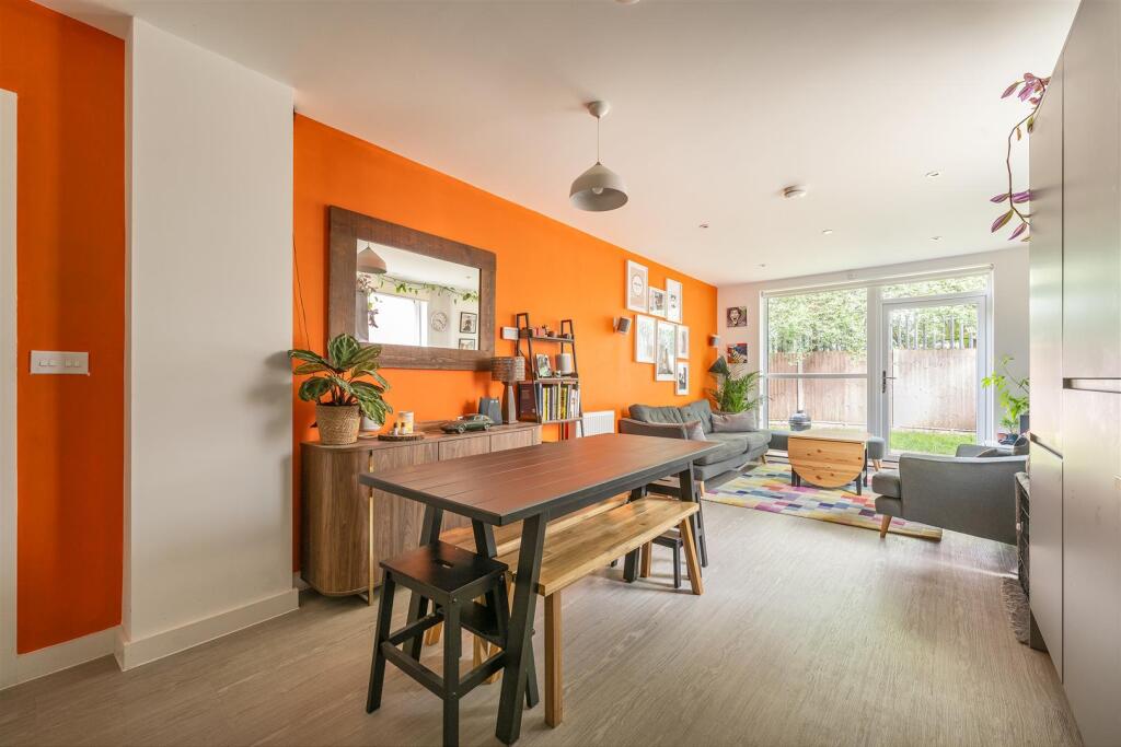 Lena Kennedy Close, E4