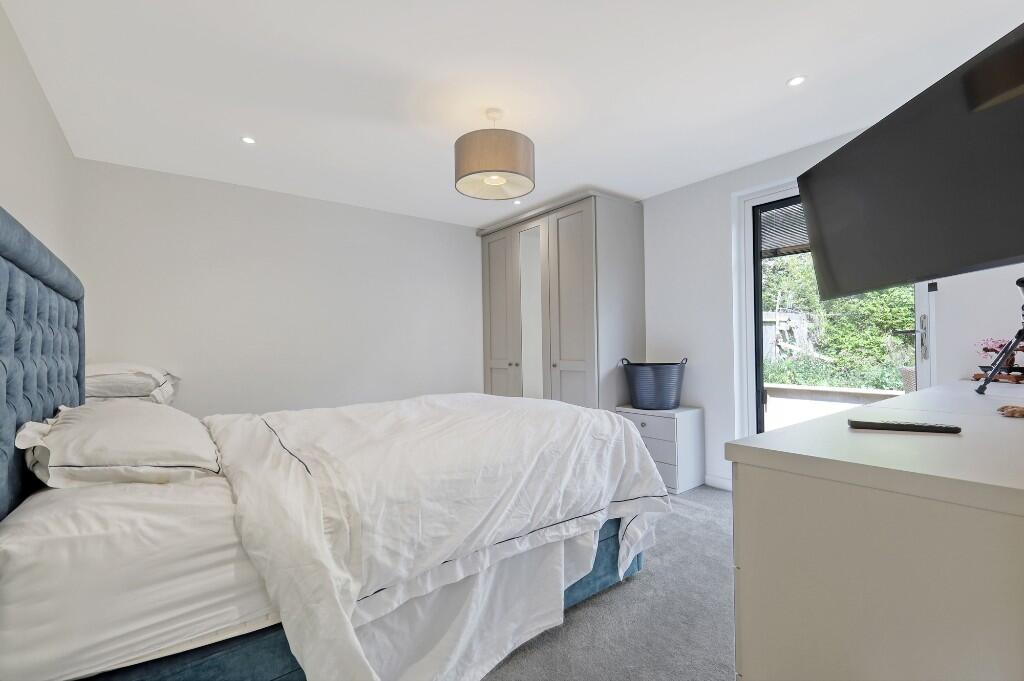 Detached bedroom 