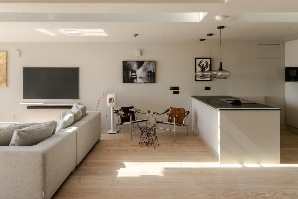 275321 - 20250402-THE-CHALET_N0.8_SAUNTON-SANDS...