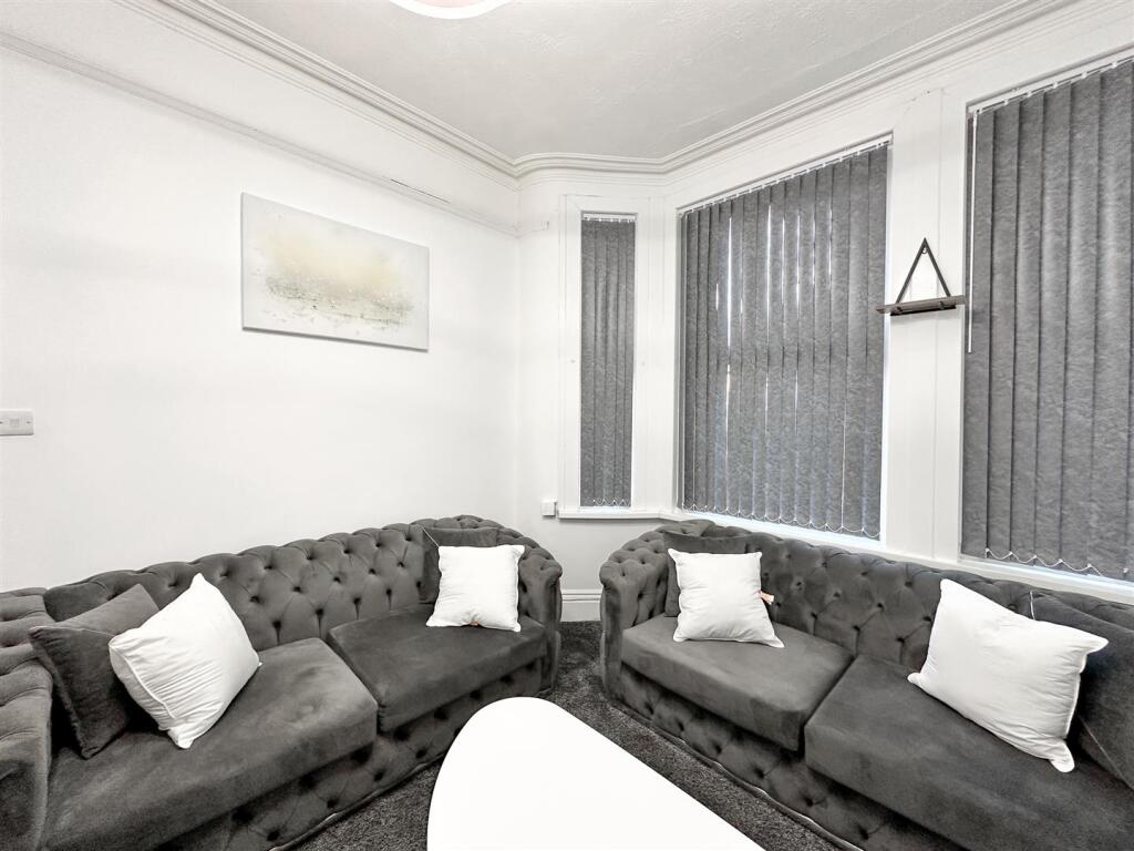 Staycasa Accommodation Manchester Carrill  2024AUG