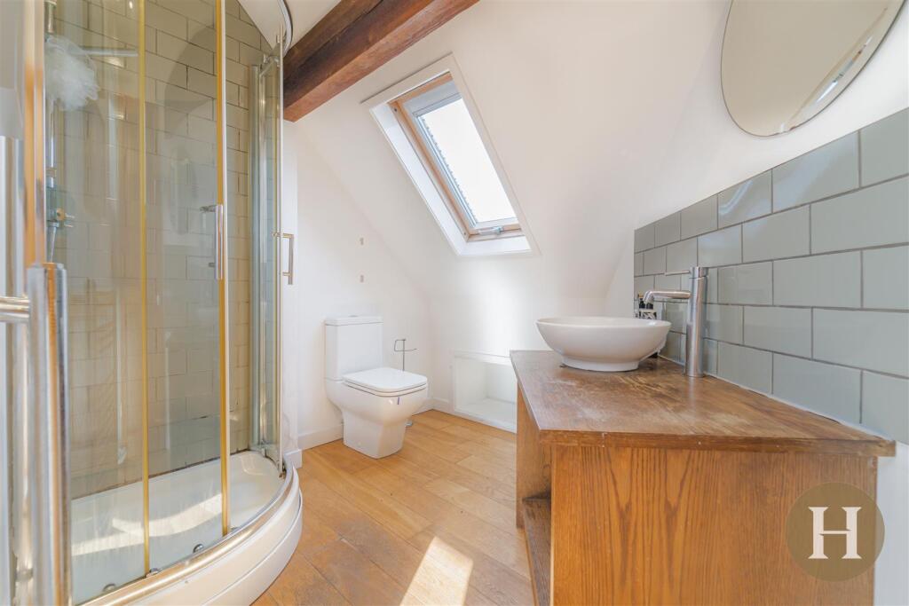 En-Suite Bathroom