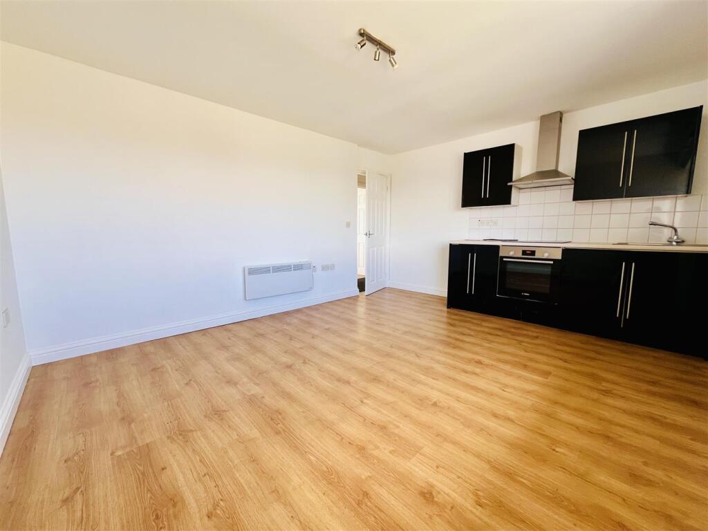 Lounge and kitchen.jpeg