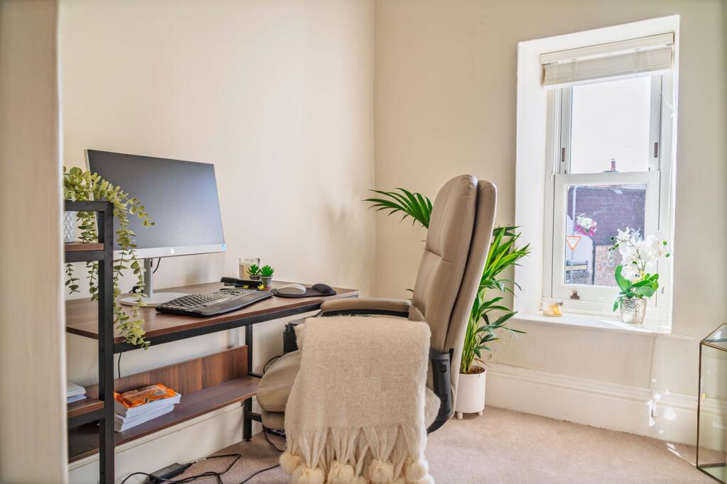 Bedroom 3 / Study
