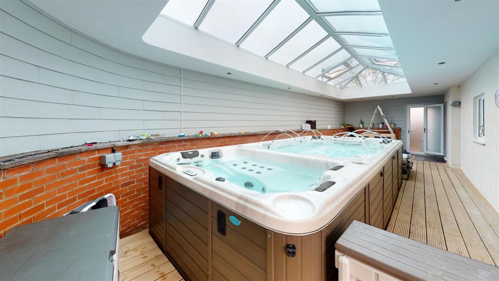 Highfield-House-Little-Ditton-Bathroom(1).jpg