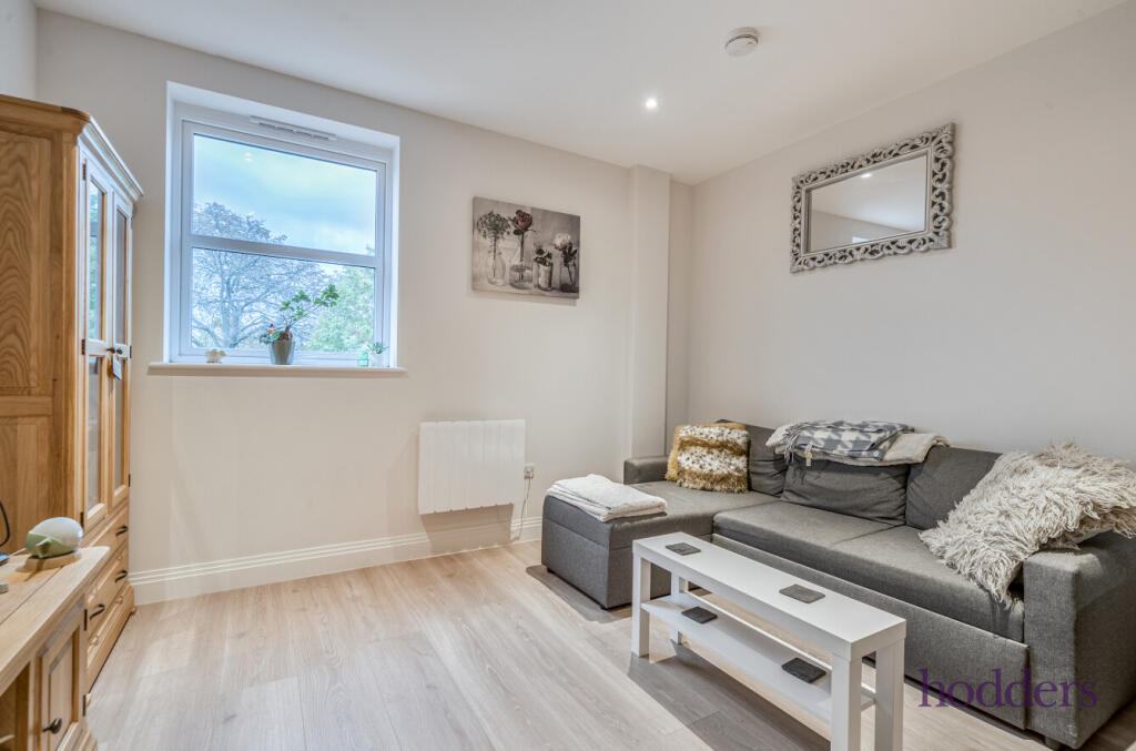 b9e8e35a-b151-4a1...