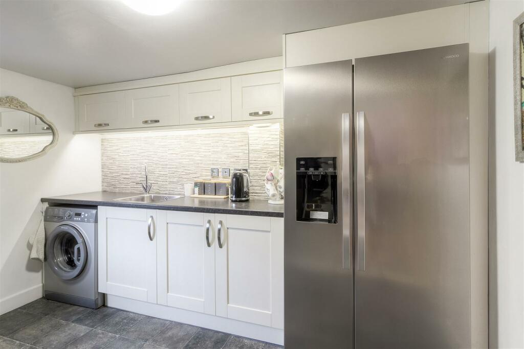 1 Burton Close, Tamworth