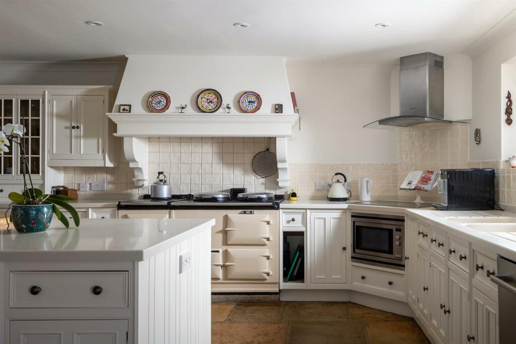 32 - Brecon House - GL53 9NE - Web.jpg