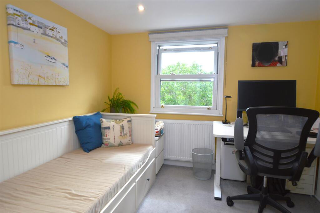 7 Park Road bed3.JPG