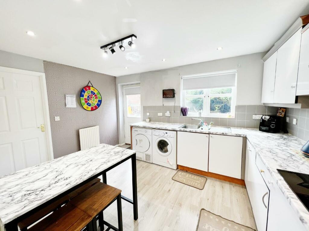 Kitchen pic 4.jpg