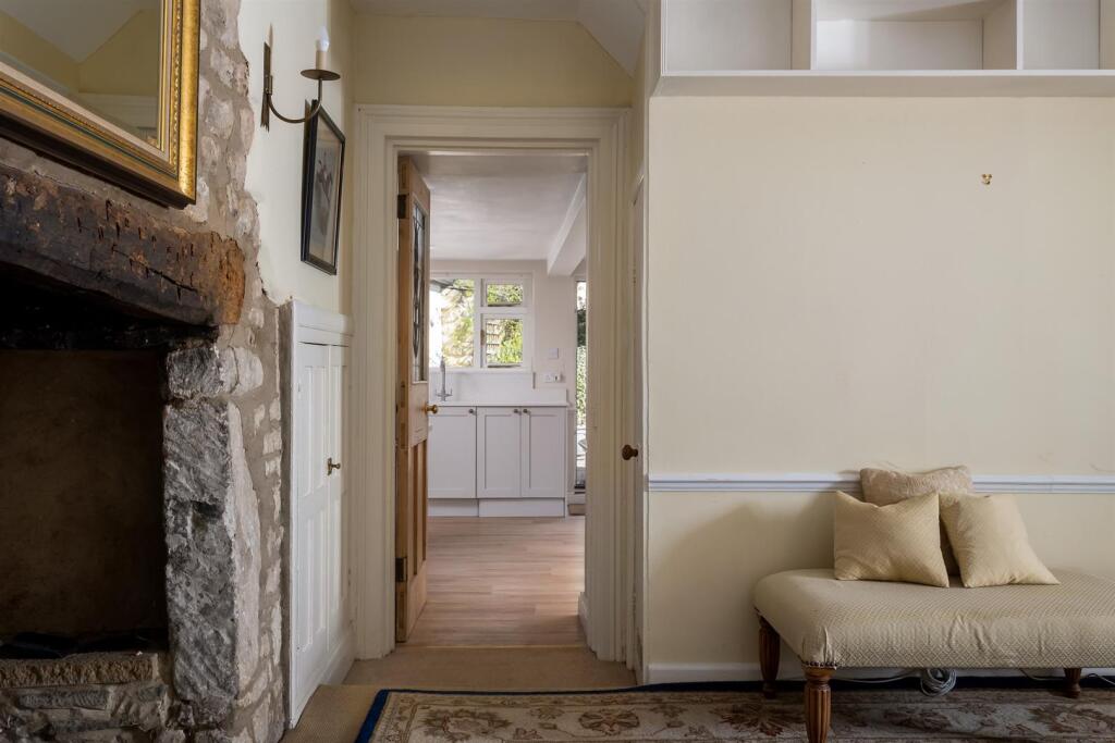 15 - Kates Cottage - GL54 3HE - Web.jpg