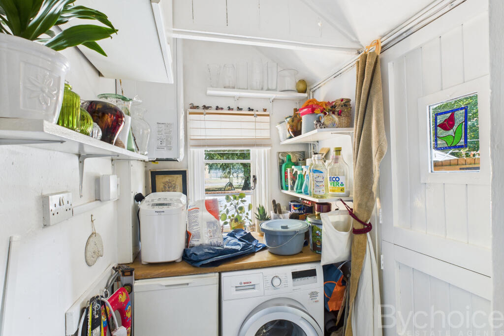 CAM05454G0-PR0042-STILL008