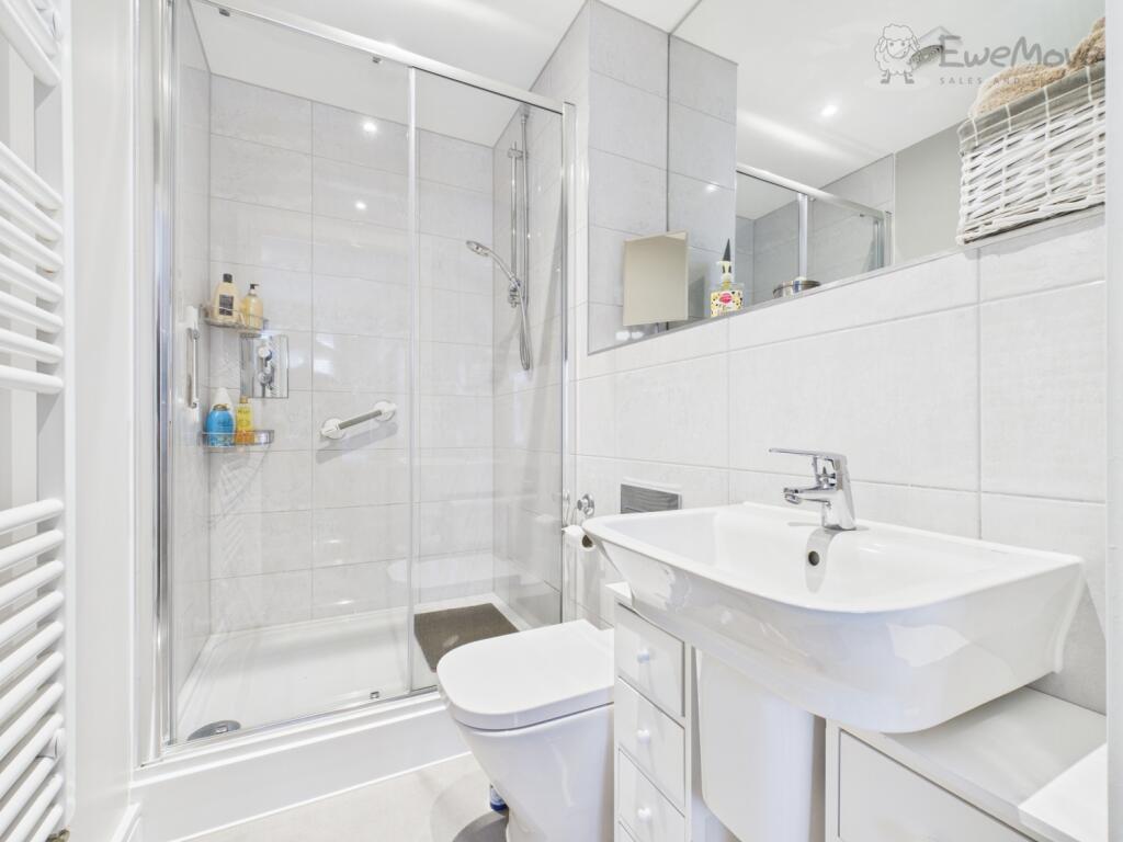 CAM03640G0-PR0067-STILL005