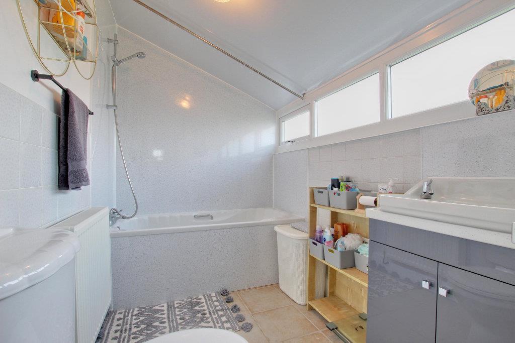 BATHROOM/W.C.