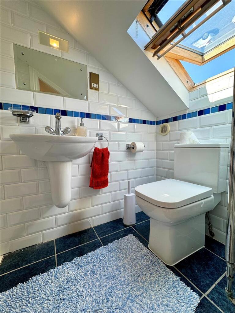 en-suite 3.jpg