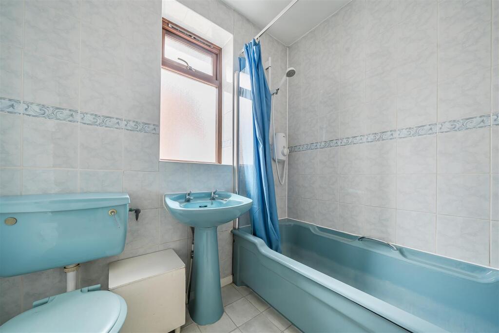 bathroom h.jpg