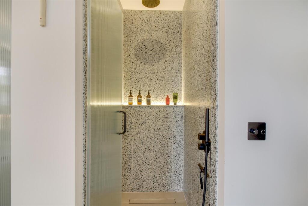 SHOWER.jpg